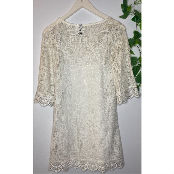 Lace dress - Picture 2 of 2